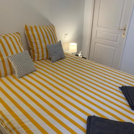 Centre, Pres Avenue De Verdun, Cosy 2 Pieces , Salon , Separe, Rue Tres Calme A 10 Minutes A Pied De La Grande Biarritz