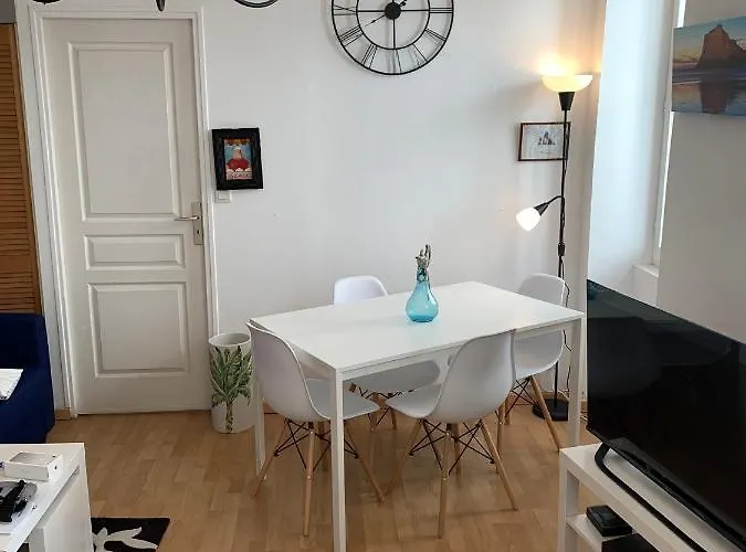 Centre, Pres Avenue De Verdun, Cosy 2 Pieces , Salon , Separe, Rue Tres Calme A 10 Minutes A Pied De La Grande 비아히쯔