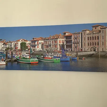 Apartment Centre, Pres Avenue De Verdun, Cosy 2 Pieces , Salon , Separe, Rue Tres Calme A 10 Minutes A Pied De La Grande *