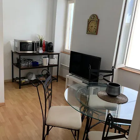 Centre, Pres Avenue De Verdun, Cosy 2 Pieces , Salon , Separe, Rue Tres Calme A 10 Minutes A Pied De La Grande * Биарриц