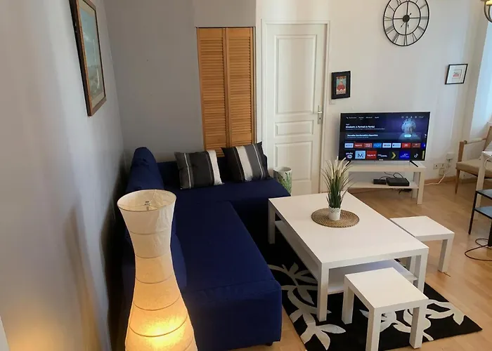 Centre, Pres Avenue De Verdun, Cosy 2 Pieces , Salon , Separe, Rue Tres Calme A 10 Minutes A Pied De La Grande * Biarritz