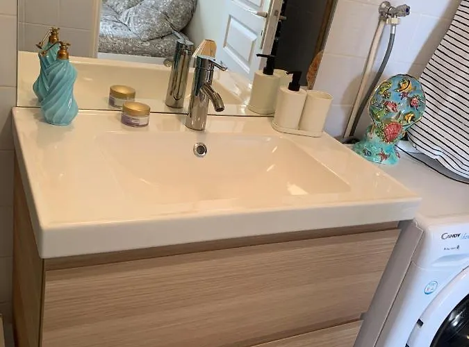 Centre, Pres Avenue De Verdun, Cosy 2 Pieces , Salon , Separe, Rue Tres Calme A 10 Minutes A Pied De La Grande *