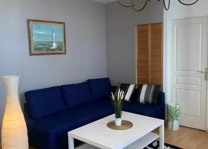 Centre, Pres Avenue De Verdun, Cosy 2 Pieces , Salon , Separe, Rue Tres Calme A 10 Minutes A Pied De La Grande *